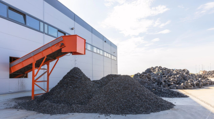 Tire recycling or traditional landfill: environmental risks and benefits